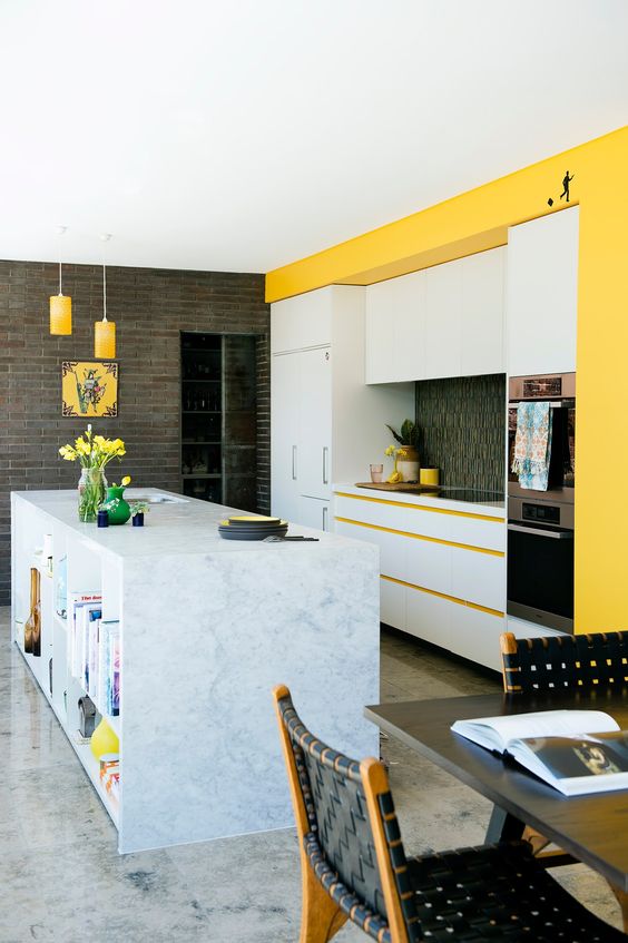 cuisine moderne blanche et jaune